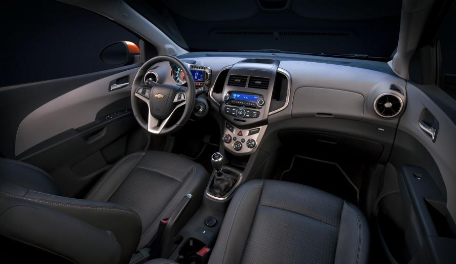  Chevrolet Sonic Hatchback 2012 года  (фото 7 из 13)